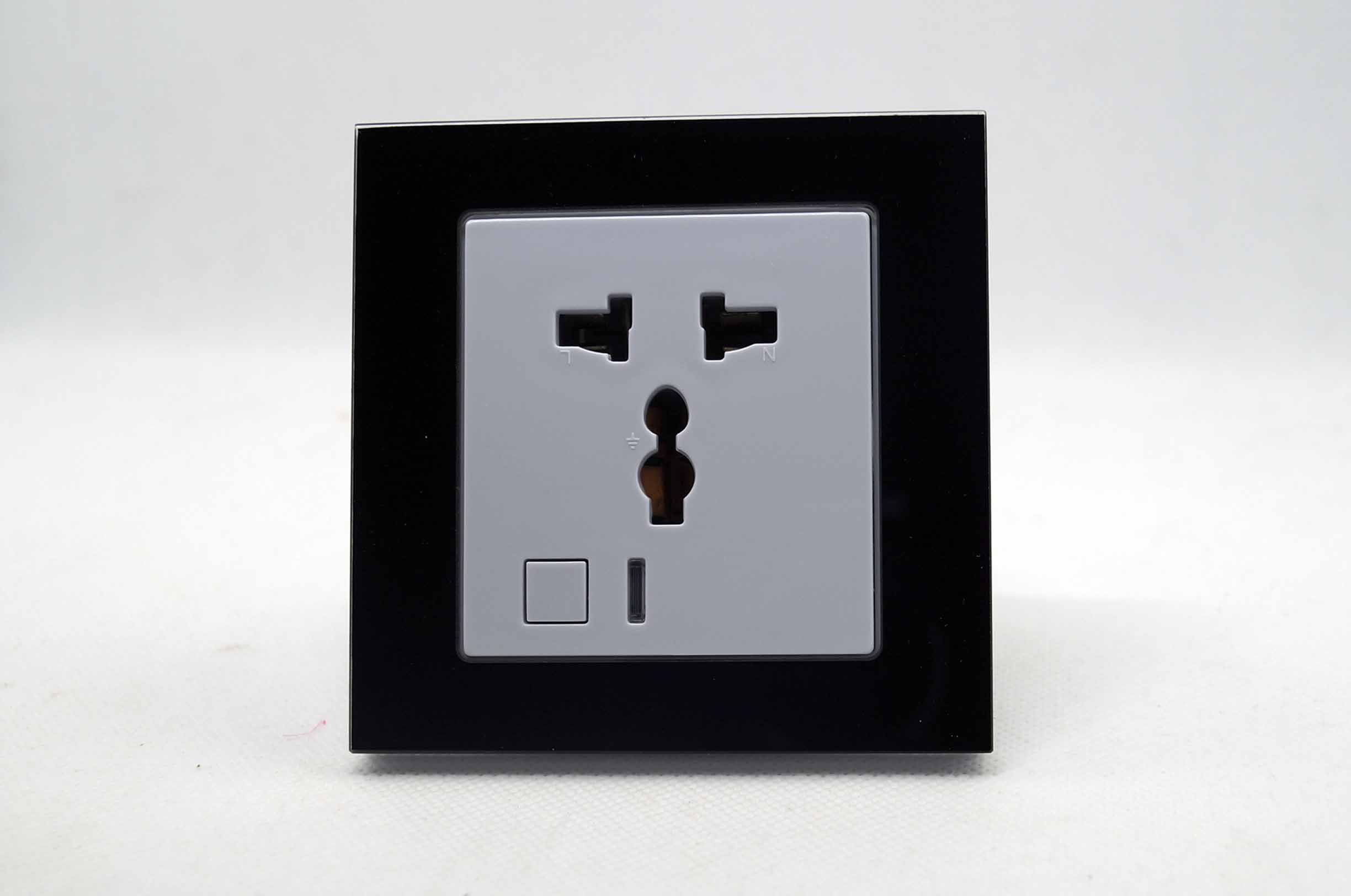 Smart Standalone 1 Zone Wifi Socket. Black